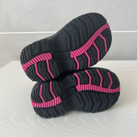 TOTES GIRL SNOW BOOTS Black/Pink. NWT. Size 5. - Picture 6 of 11
